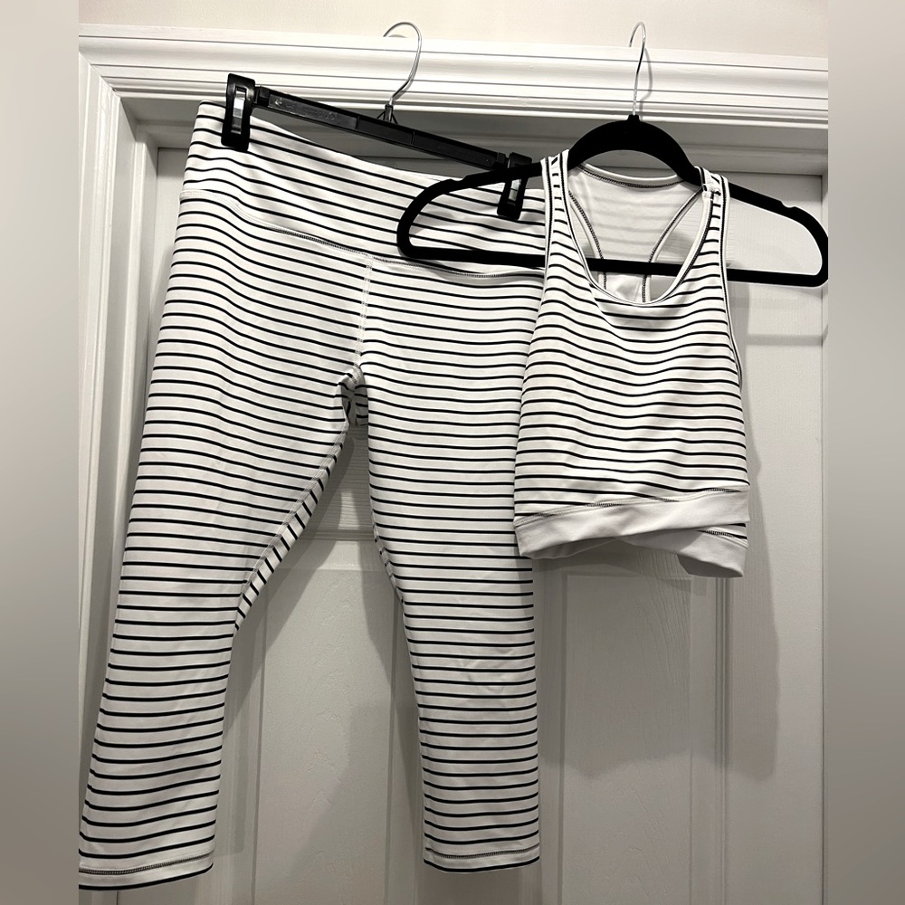 SET— YOGA PANT LEGGING+ BRA TOP TANK medium, matching 2 piece set, black & white